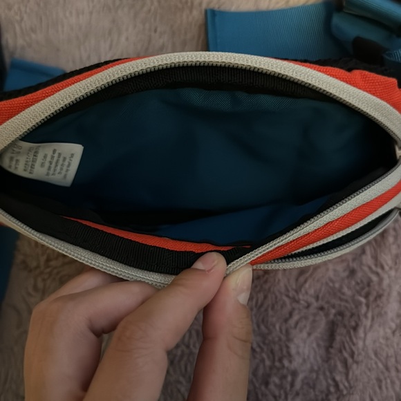 💵SOLD💵 KAVU 🏔️ @ UO Colorblock Fanny Pack - Picture 4 of 4